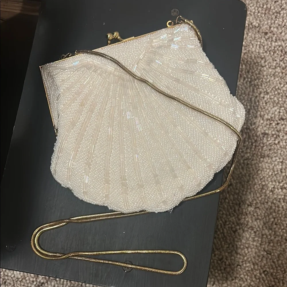 Carolyne Barton Night Elegant Cream Beaded seashell Clutch with Gold Chain - Picture 1 of 4